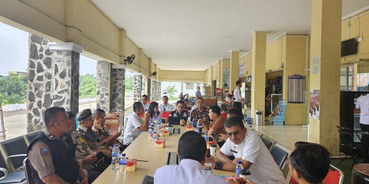 Jasa Raharja Jambi Giatkan Forum Komunikasi Lalu Lintas di Terminal Alam Barajo dan Lakukan Pengecekan Langsung di Pintu Tol Muaro Sebapo