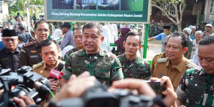 Kunjungan Kepala Staf Angkatan Darat (KASAD) Jenderal TNI Maruli Simanjuntak di Desa Sarang Burung