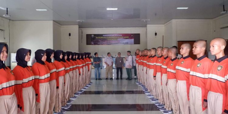 Sekda Muaro Jambi Budi Hartono Tinjau Pendidikan dan Pelantihan Paskibraka Kabupaten Muaro Jambi tahun 2025