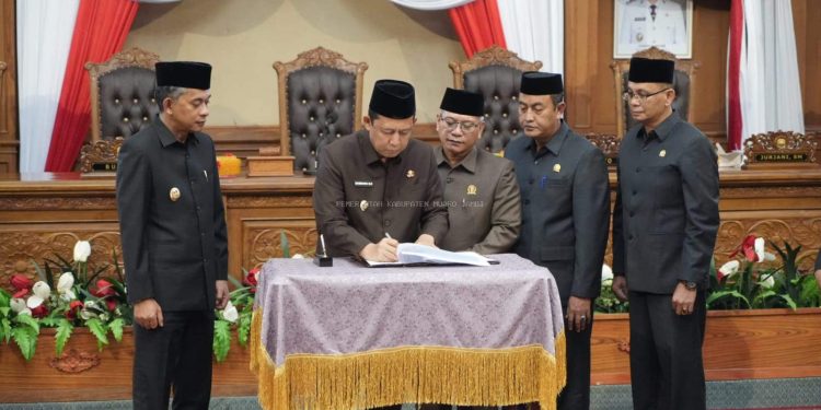 DPRD Muaro Jambi Gelar Paripurna Persetujuan dan Penandatanganan Nota Kesepakatan Antara Bupati dan Pimpinan DPRD tentang KUA dan PPAS T.A 2026 dan KUa dan PPAS Perubahan 2025