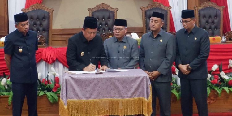 DPRD Muaro Jambi Gelar Paripurna Pendapat Akhir Fraksi-Fraksi DPRD Terhadap Rancangan Peraturan Daerah (Ranperda)