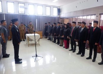 Wakil Bupati Muaro Jambi Junaidi H. Mahir Lantik dan Mengambil Sumpah Jabatan 28 Pejabat Fungsional di Lingkungan Pemkab Muaro Jambi
