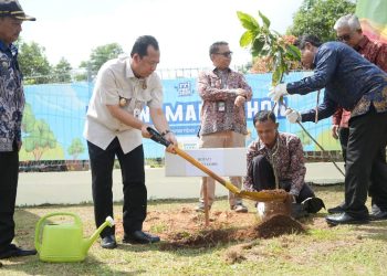 Bupati Muaro Jambi Dr.Bambang Bayu Suseno Hadiri Kegiatan Penanaman Pohon