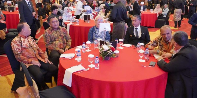 Wakil Bupati Muaro Jambi Junaidi H. Mahir Di dampingi Sekretaris Daerah Kabupaten Muaro Jambi H. Budhi Hartono, S.Sos, MT Menghadiri Peringatan Hari Kebangsaan Malaysia 2025
