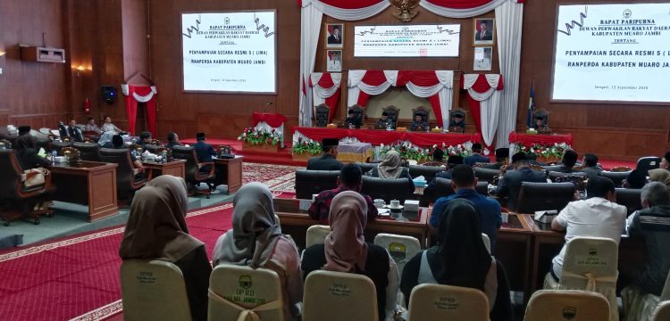 DPRD Kabupaten Muaro Jambi Gelar Paripurna Penyampaian 5 RANPERDA
