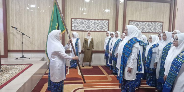 Hj. Hesti Haris Lantik Pengurus Daerah BKMT Kabupaten Muaro Jambi