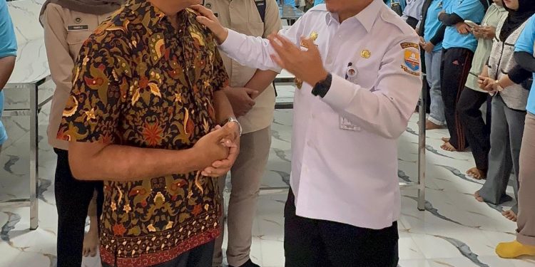 Tinjau SPPG di Pemayung, Gubernur Al Haris Minta Beli Bahan Pokok di Jambi Agar Perputaran Ekonomi Semakin Meningkat