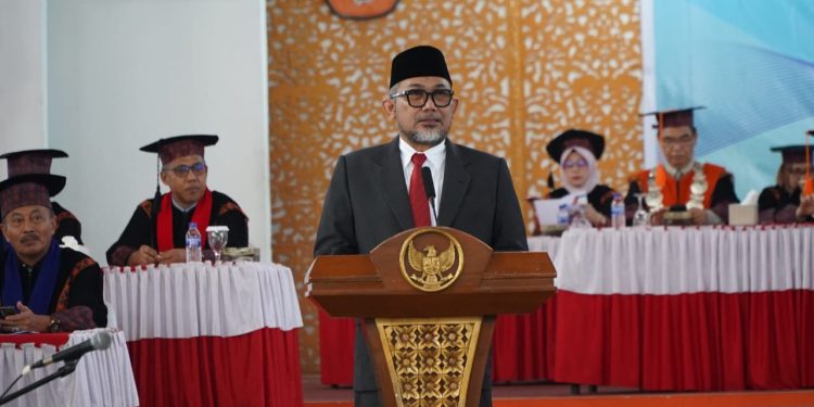 Hadiri Wisuda Mahasiswa Unja: Sekda Sudirman Pesankan Wisudawan Beri Kontribusi Baik di Tengah Masyarakat