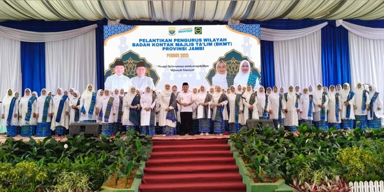 Gubernur Al Haris Hadiri Pelantikan Pengurus Wilayah BKMT Provinsi Jambi