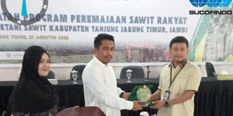 Dongkrak Ekonomi Petani, PTPN IV Regional 4 Jambi-Sumbar dan SPKS Replanting Sawit Tua
