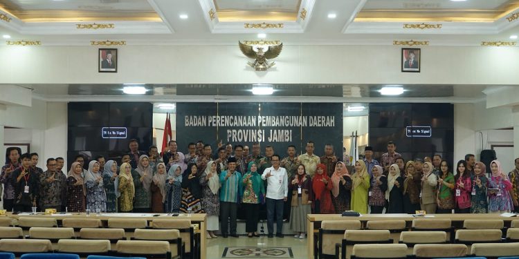 Fakultas Hukum Universitas Jambi Gelar Sosialisasi Perlindungan Hukum bagi Guru