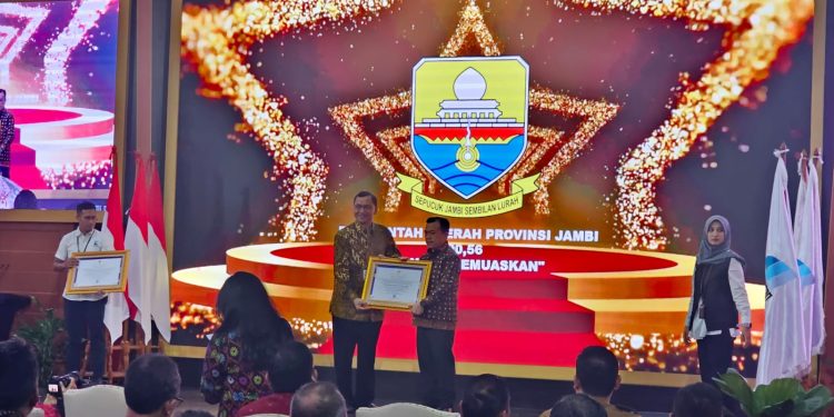 Gubernur Al Haris Raih Penghargaan Akreditasi Kearsipan Tingkat Nasional, Dengan Kategori “Sangat Memuaskan”